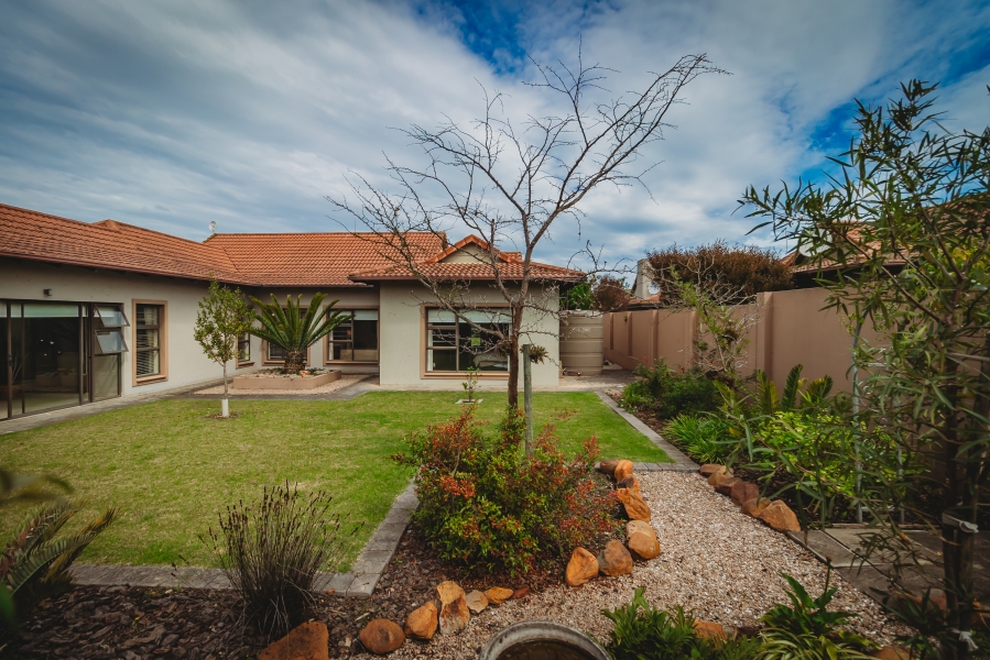 3 Bedroom Property for Sale in Earls Court Lifestyle Estate Western Cape